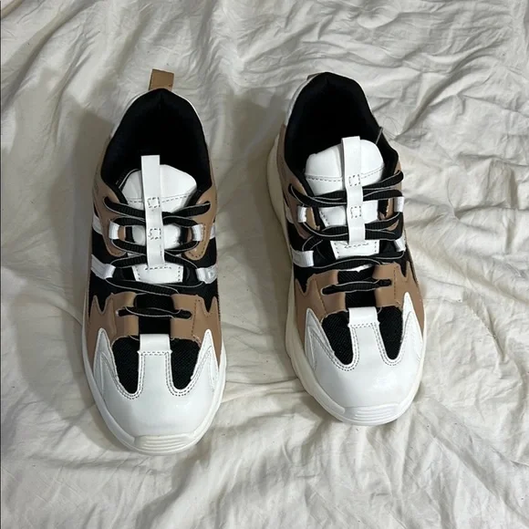 Steve Madden Tan and White Chunky Sneakers - Picture 4 of 5